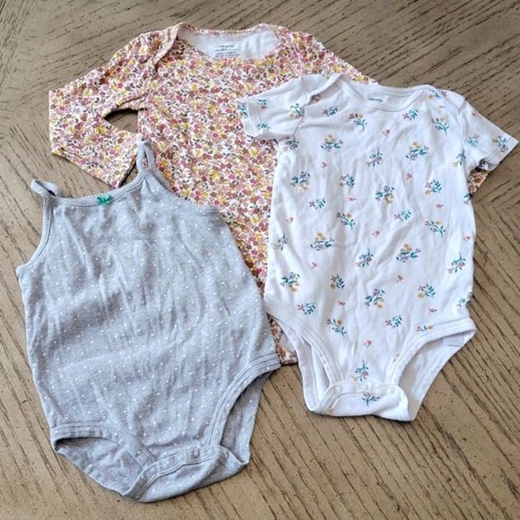 Carter's Other - 24 month onsie bundle tank, lomg sleeve and short sleeve 🤍🤎